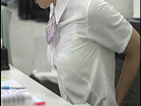 日常的オフィス 制服OLの透けブラとパンチラ　サンプル画像06